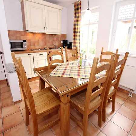 In Mit Gemeinschaftspool בית נופש ורניגרוד